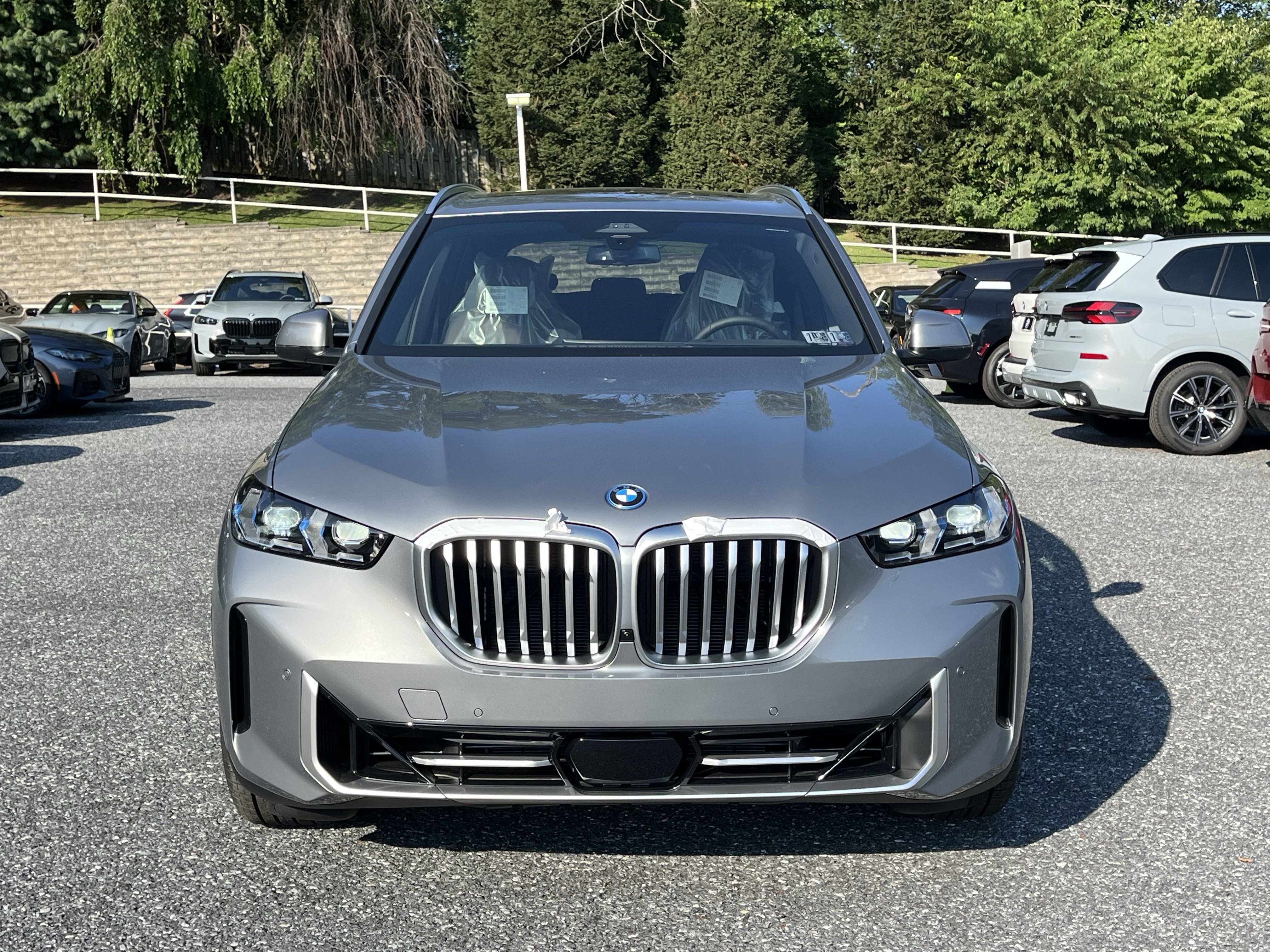 Used 2026 BMW X5 xDrive50e image 2