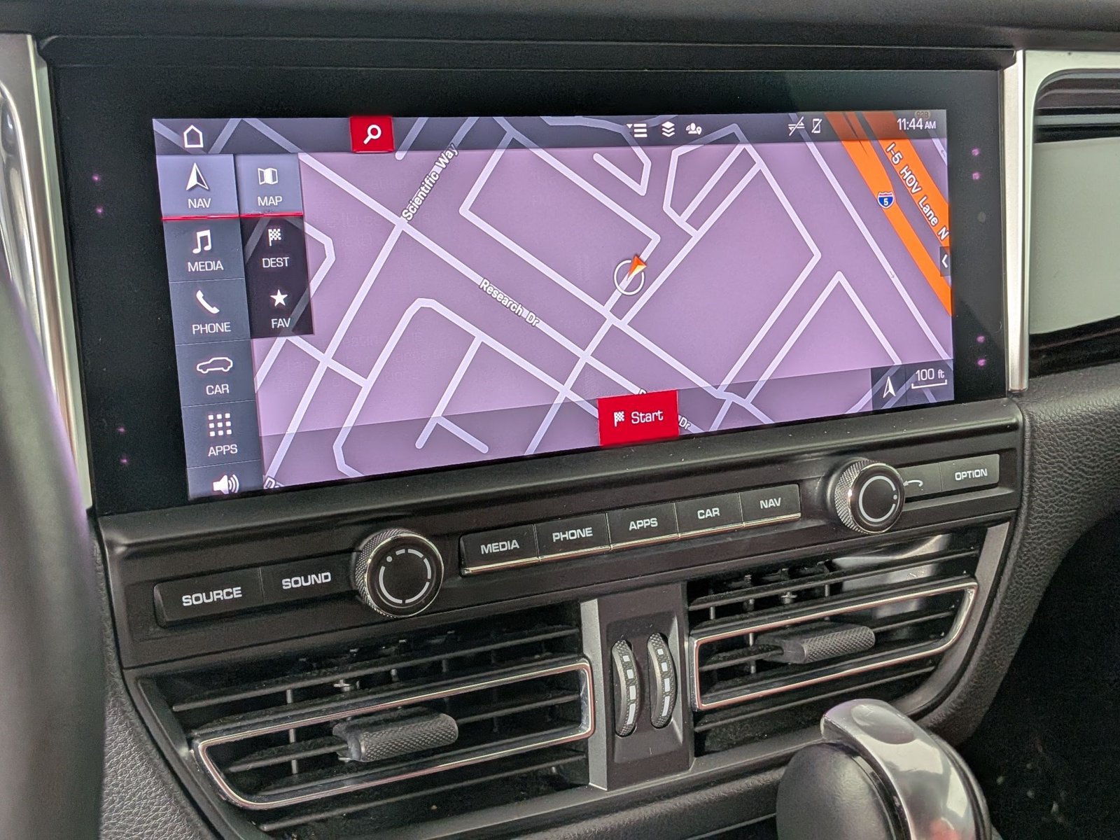 Certified 2021 Porsche Macan AWD/4WD image 16