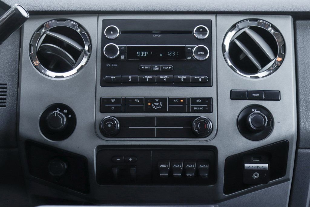 Used 2016 Ford F550 4x4 Crew Cab Super Duty w/ XLT Interior Package image 31