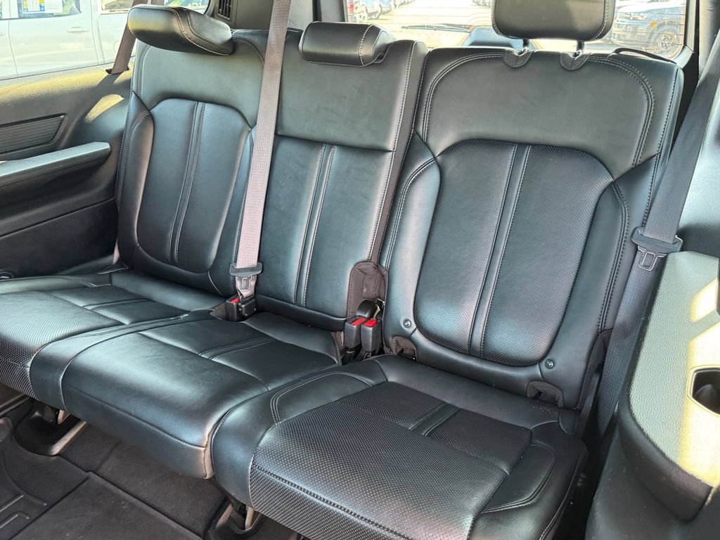 Used 2024 Jeep Wagoneer L Series III w/ Flexible Seating Group AWD/4WD image 16