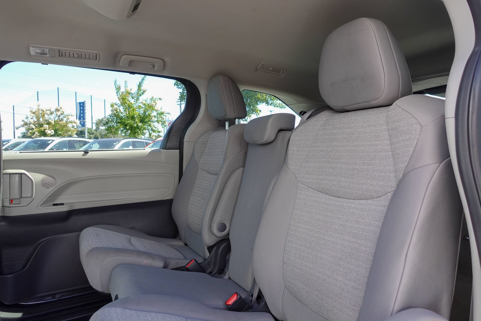 Used 2024 Toyota Sienna LE AWD/4WD image 12