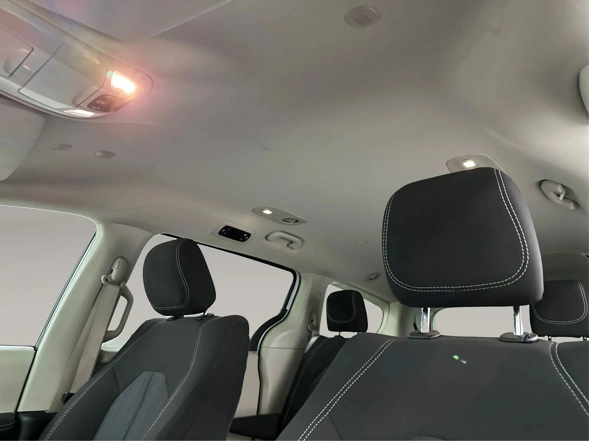 Used 2024 Chrysler Voyager LX image 22