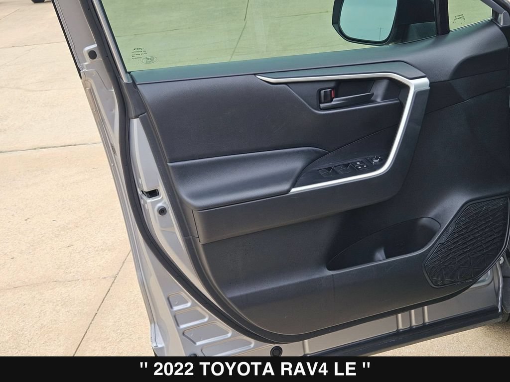 Used 2022 Toyota RAV4 LE FWD image 14