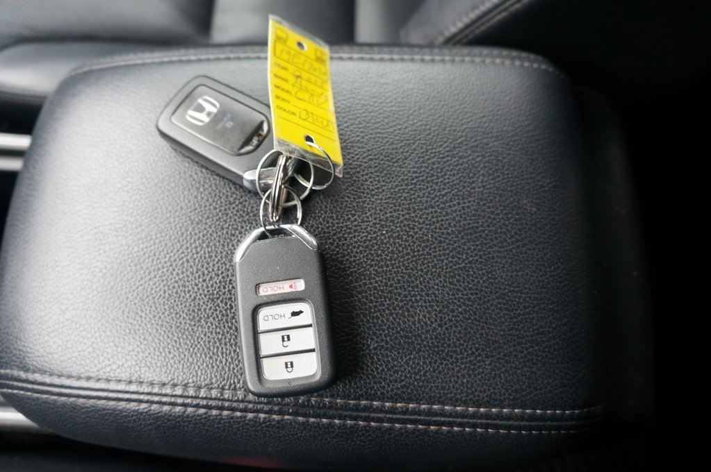 Used 2015 Honda CR-V Touring image 2