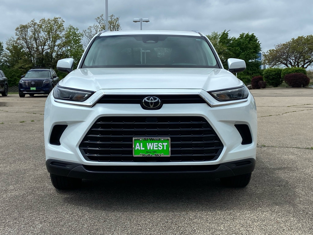 Used 2025 Toyota Grand Highlander AWD image 3
