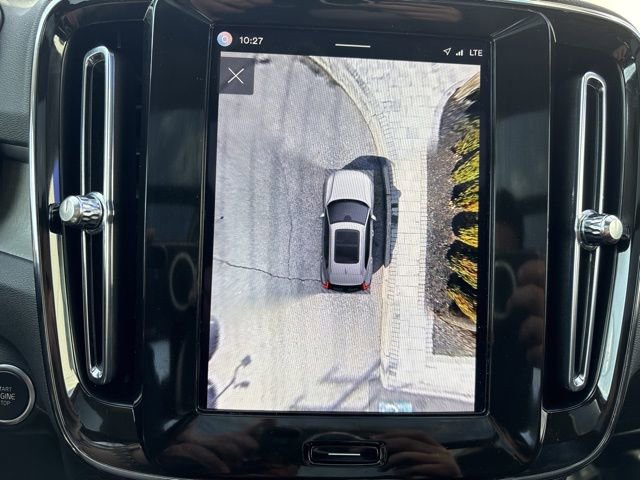 Used 2025 Volvo XC40 B5 Plus image 28