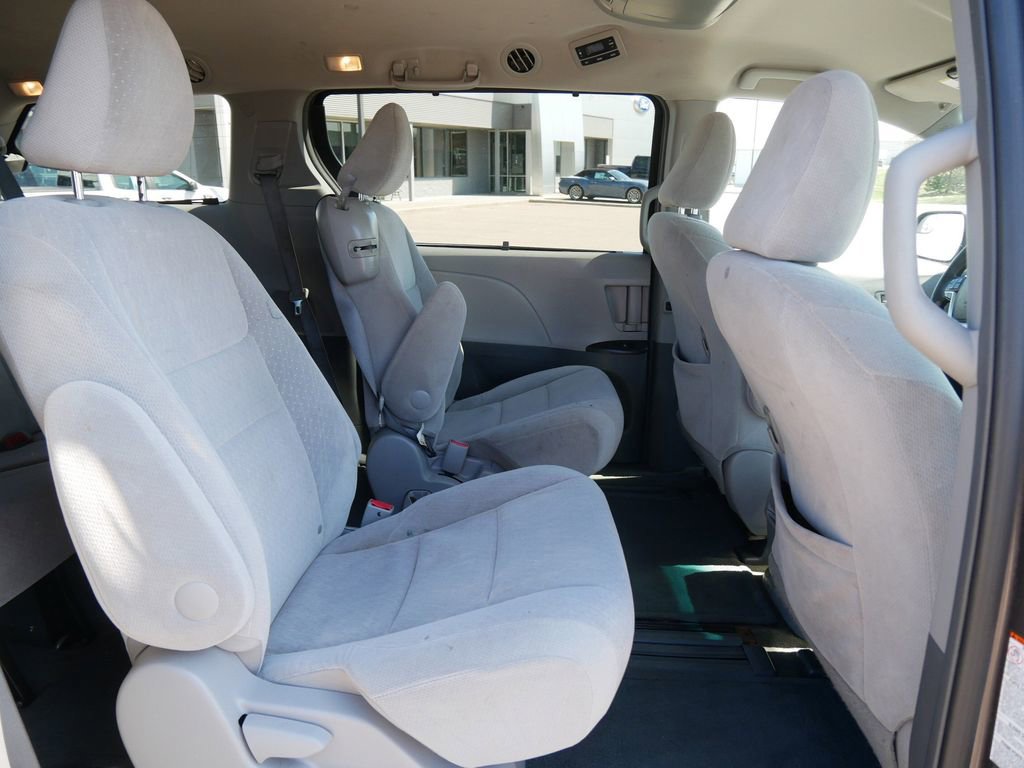 Used 2015 Toyota Sienna LE image 14