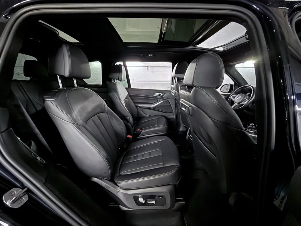 Used 2022 BMW X7 xDrive40i w/ M Sport Package image 28