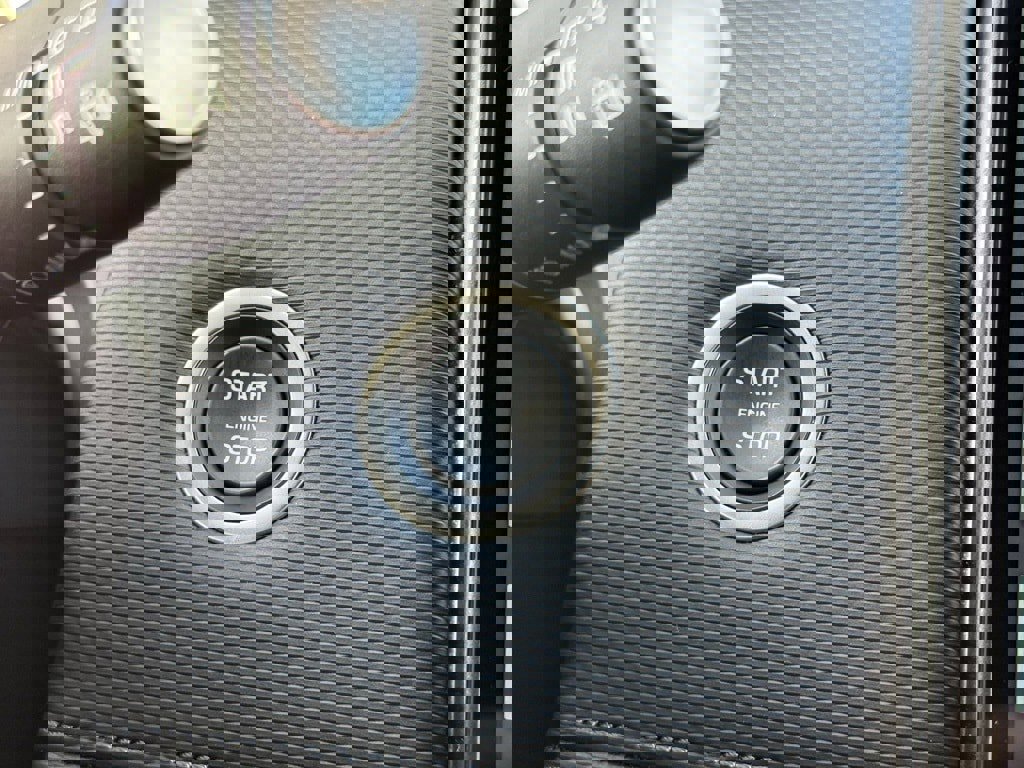 Certified 2025 Land Rover Discovery Sport Dynamic SE image 24