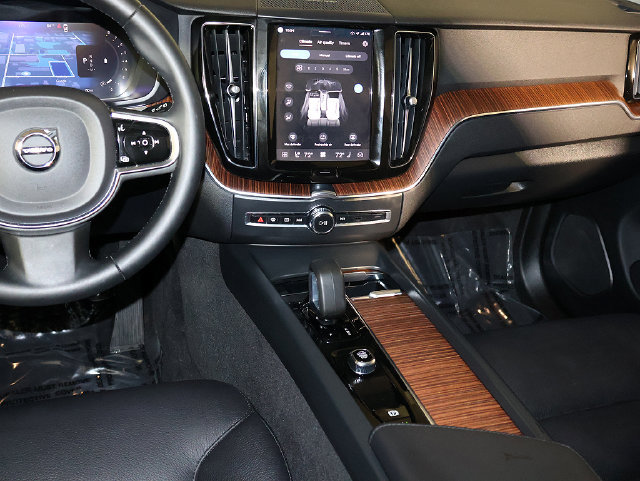 Used 2024 Volvo XC60 B5 Plus w/ Protection Package Premier AWD/4WD image 15