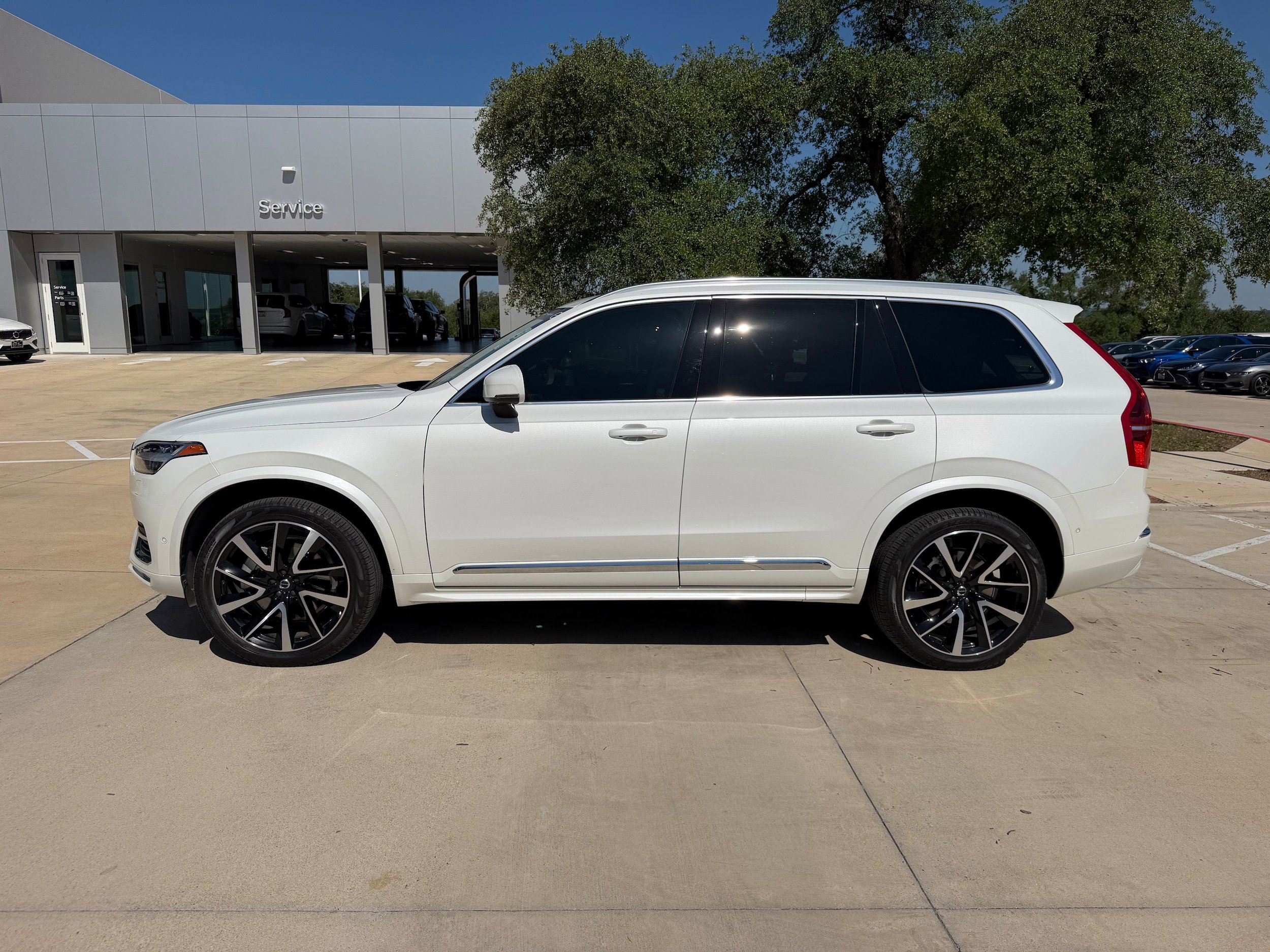 Certified 2024 Volvo XC90 B6 Ultimate w/ Lounge Package AWD/4WD image 3