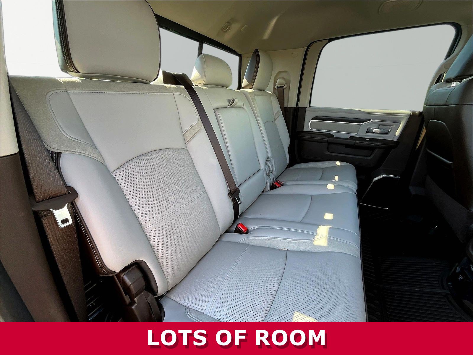 Used 2025 RAM 3500 Laramie w/ Towing Technology Group AWD/4WD image 23