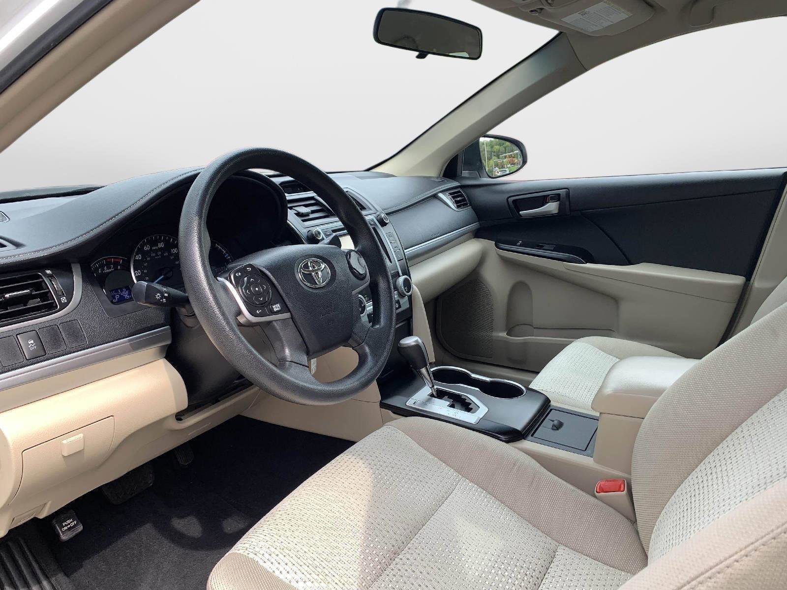 Used 2014 Toyota Camry LE FWD image 29