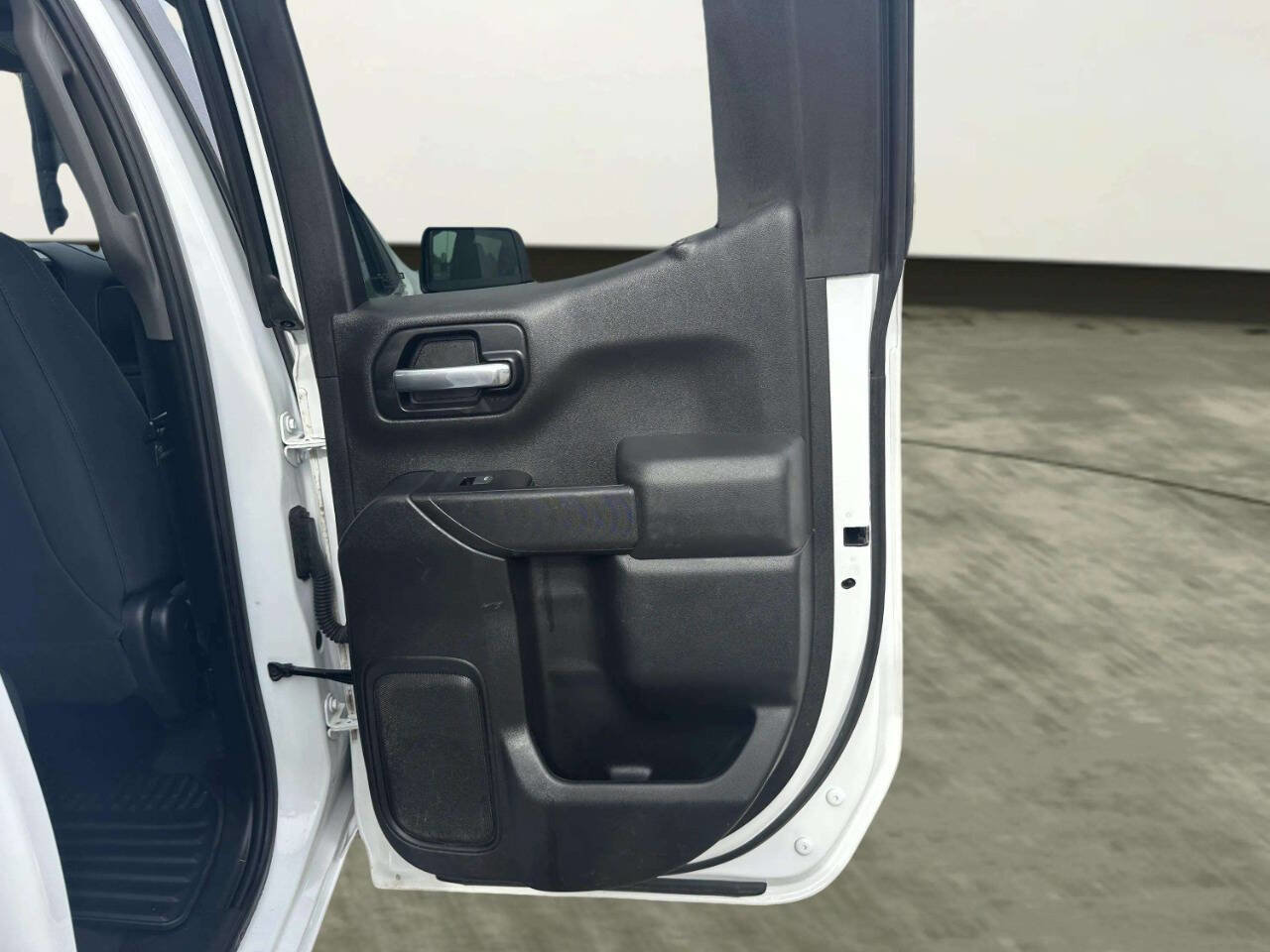 Used 2019 Chevrolet Silverado 1500 Custom w/ Custom Convenience Package AWD/4WD image 16