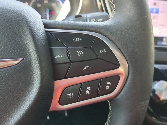Used 2025 Chrysler Pacifica Select FWD image 24