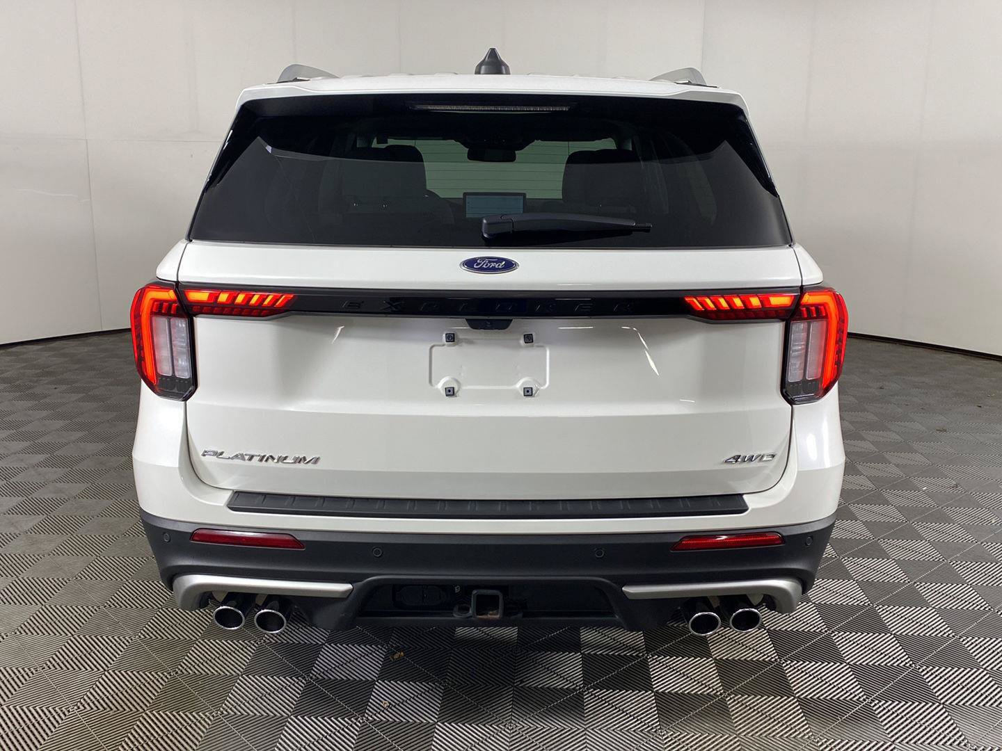 Used 2025 Ford Explorer Platinum w/ Ultimate Package AWD/4WD image 6