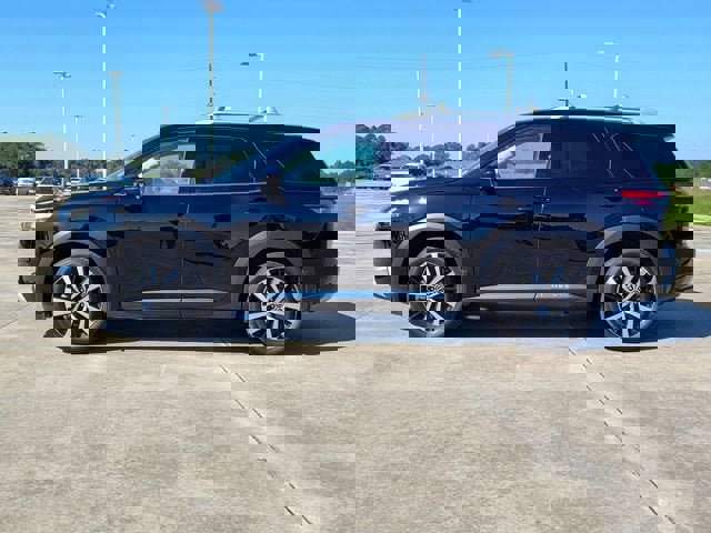 Used 2025 Nissan Pathfinder Platinum w/ Cargo Package image 3