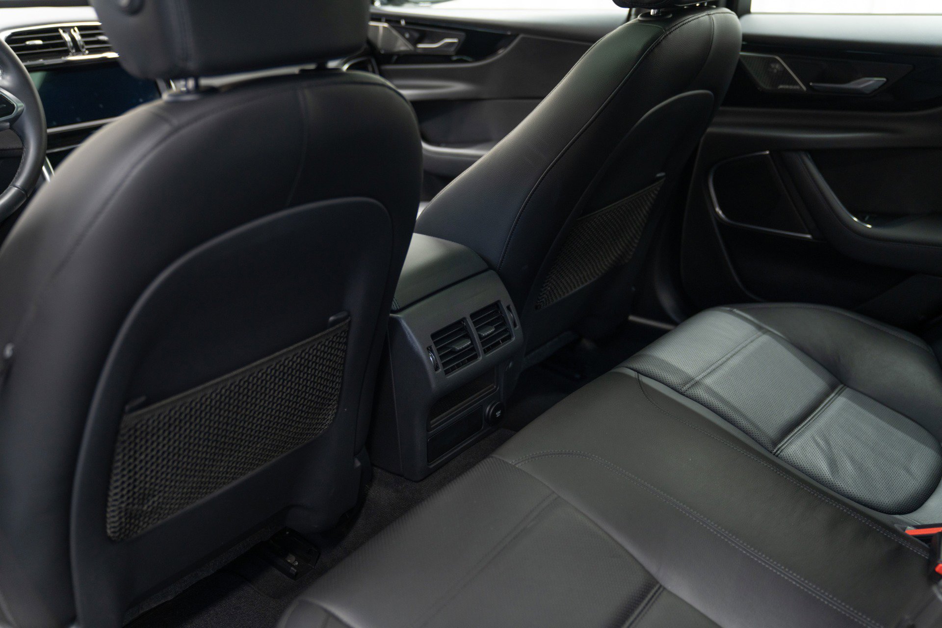 Used 2020 Jaguar XE S image 20