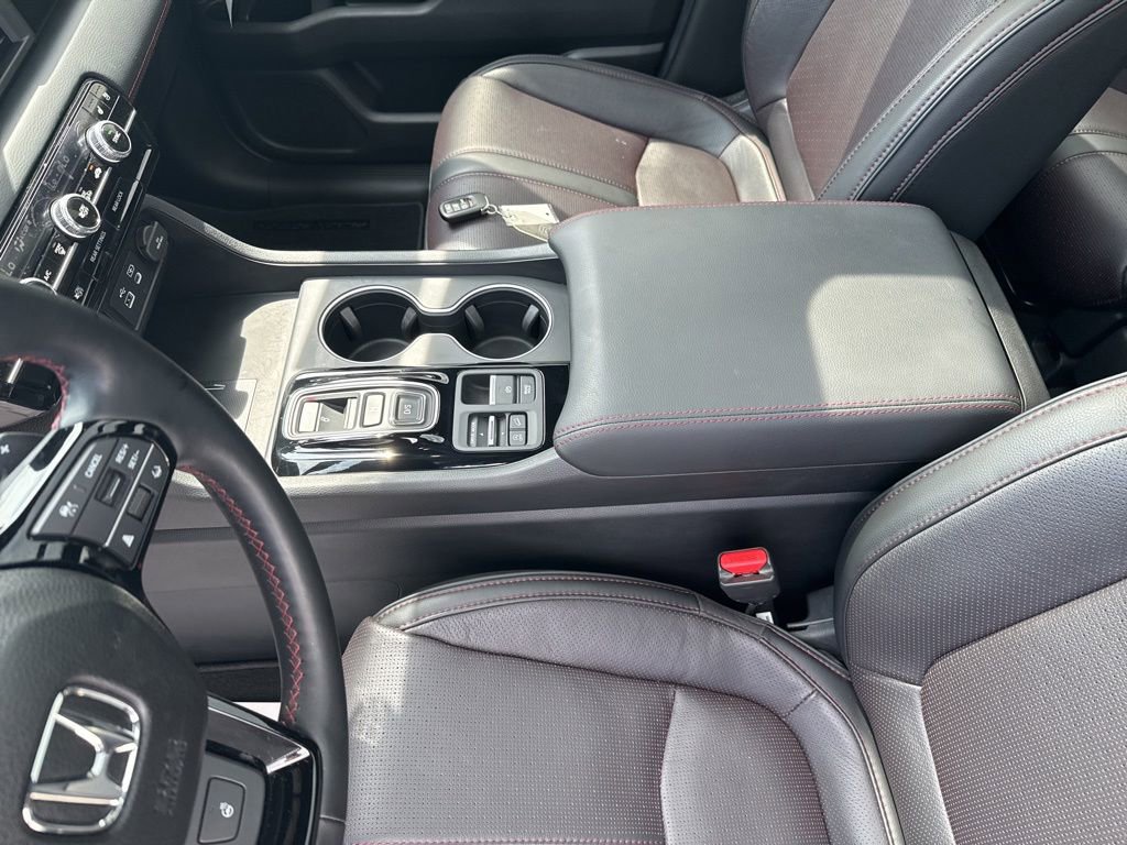 Certified 2025 Honda Pilot Black Edition image 31