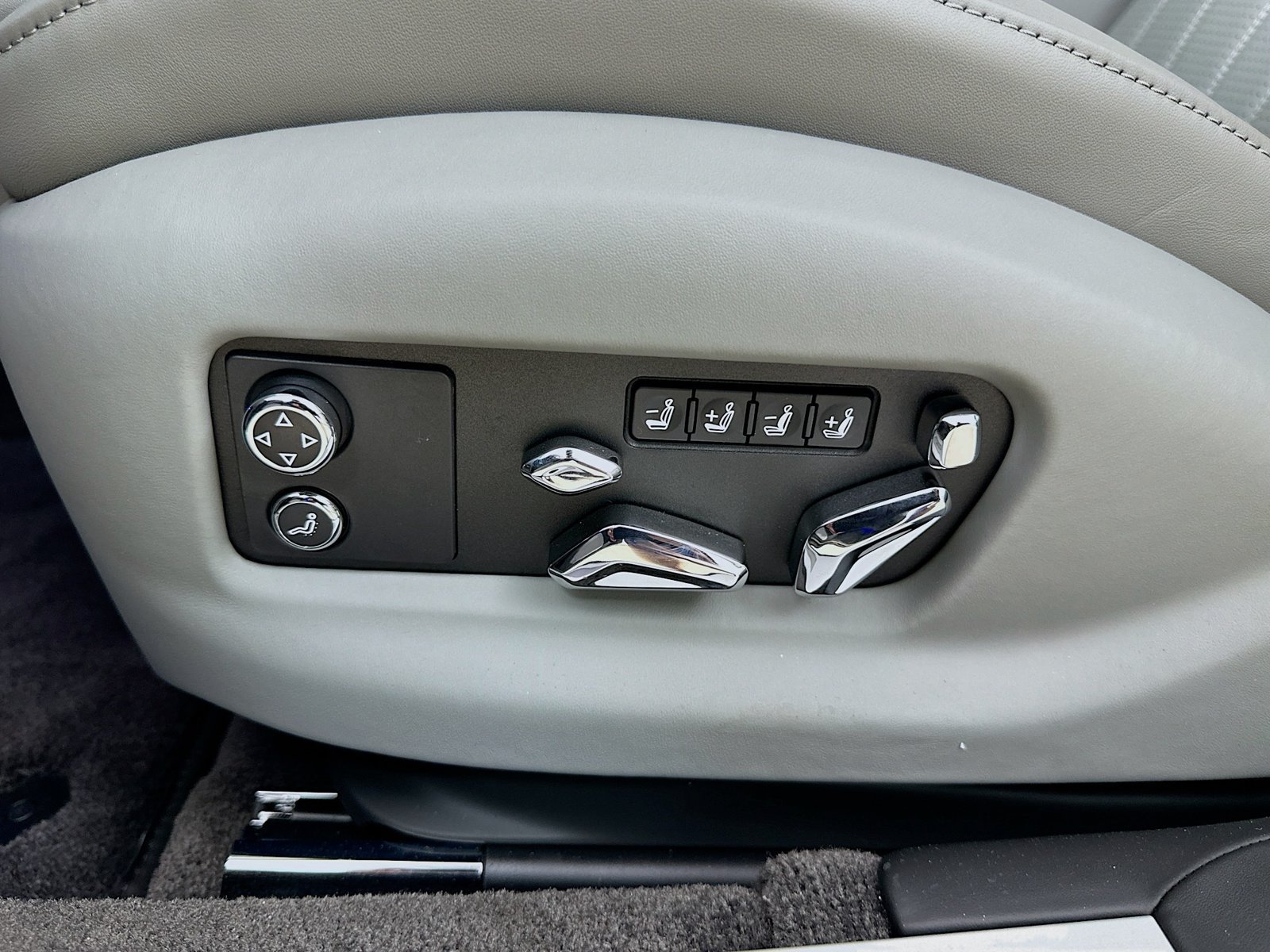 New 2026 Bentley Flying Spur V8 AWD/4WD image 59