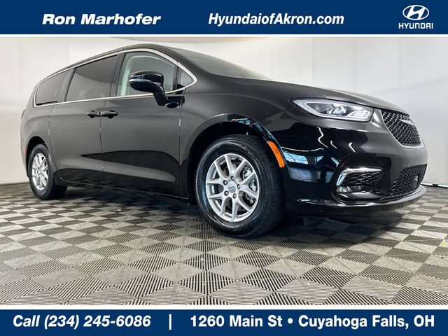 Used 2024 Chrysler Pacifica Touring-L FWD image 1