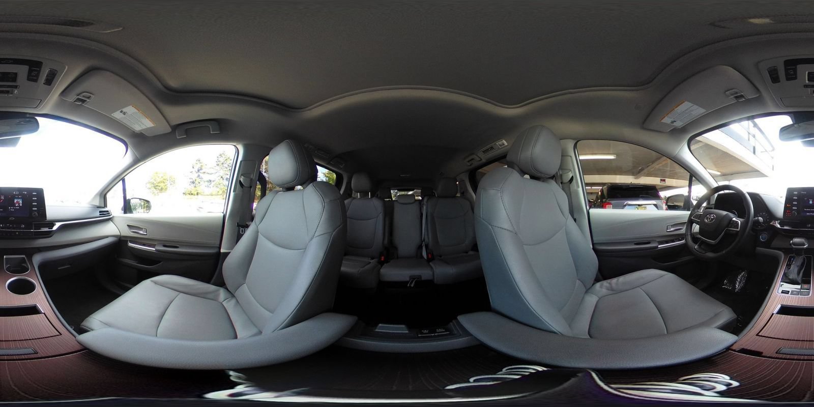 Used 2023 Toyota Sienna XLE FWD image 45