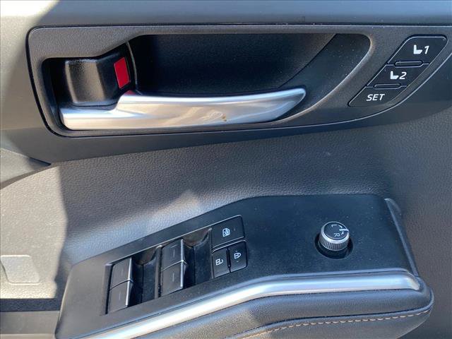 Used 2023 Toyota Highlander Bronze Edition FWD image 15
