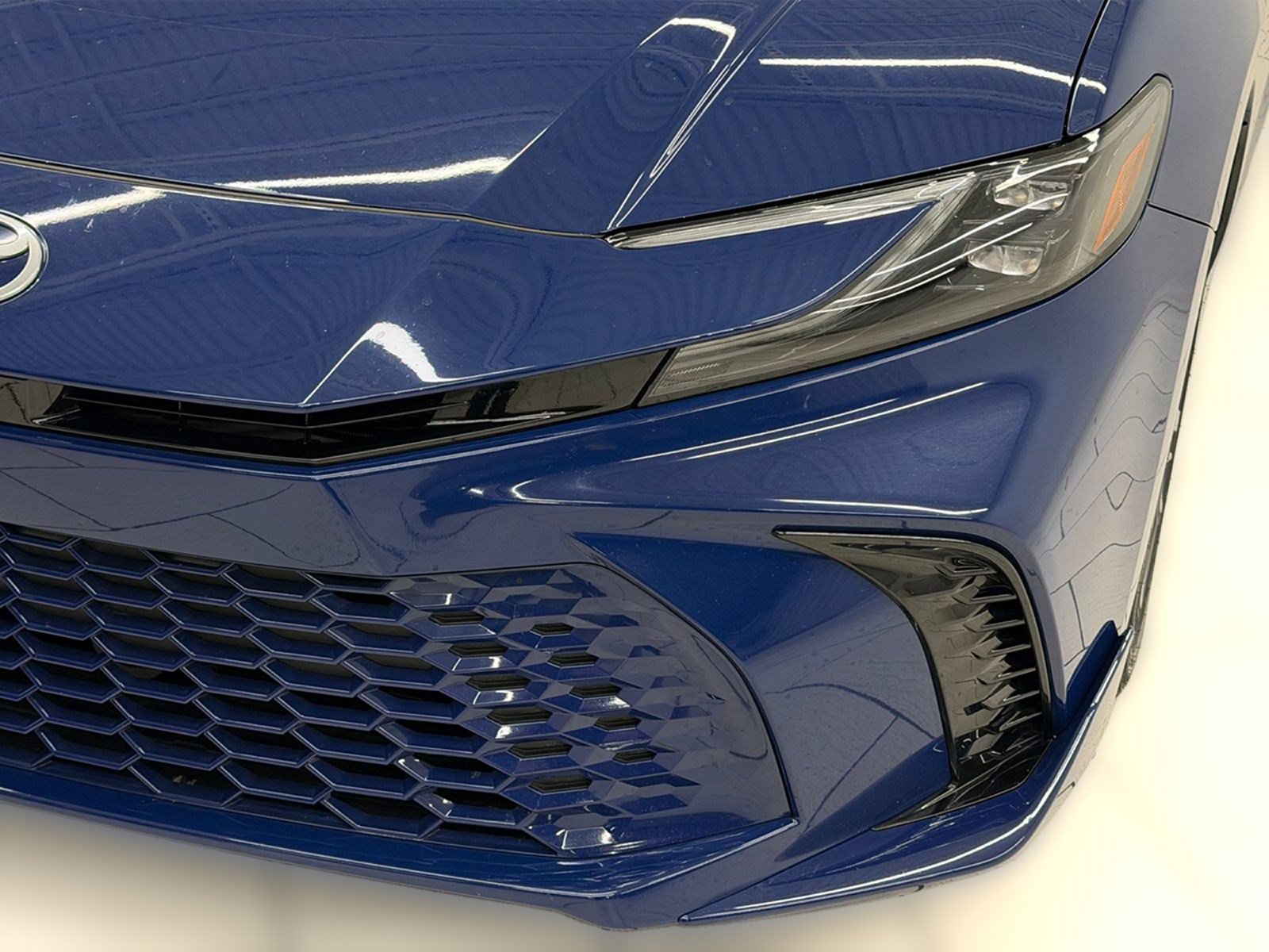 Used 2025 Toyota Camry XSE FWD image 9