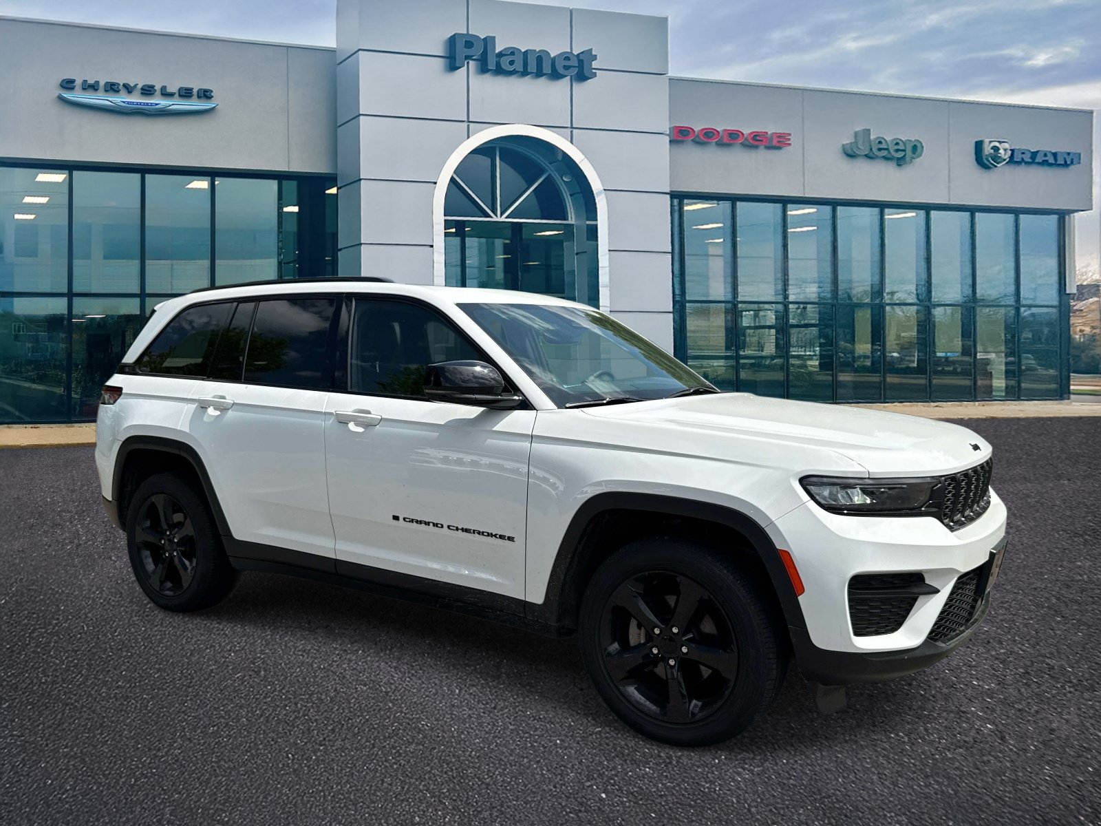 Used 2023 Jeep Grand Cherokee Altitude