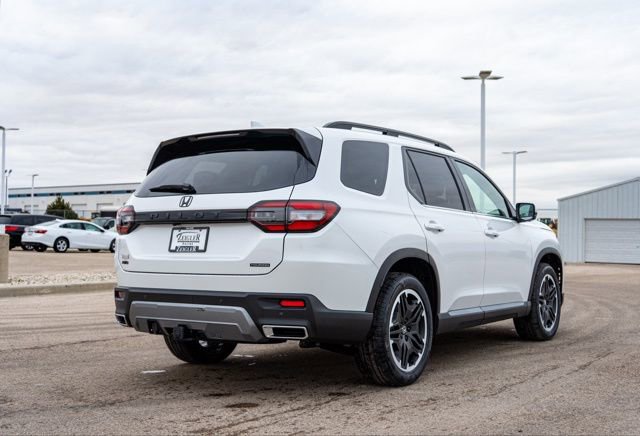 New 2026 Honda Pilot Touring image 7