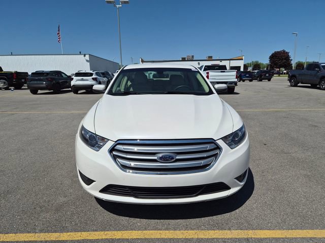 Used 2018 Ford Taurus SEL w/ Equipment Group 201A AWD/4WD image 2