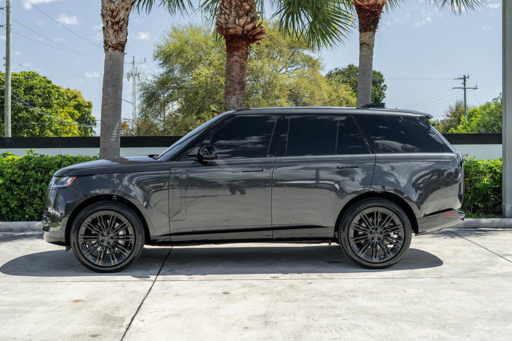 Used 2026 Land Rover Range Rover SE image 3
