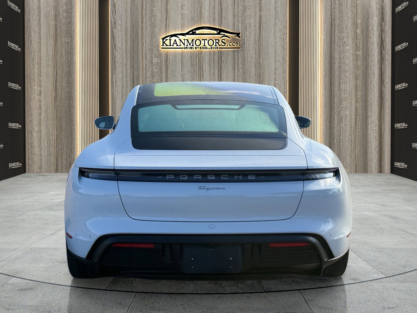Used 2022 Porsche Taycan image 9