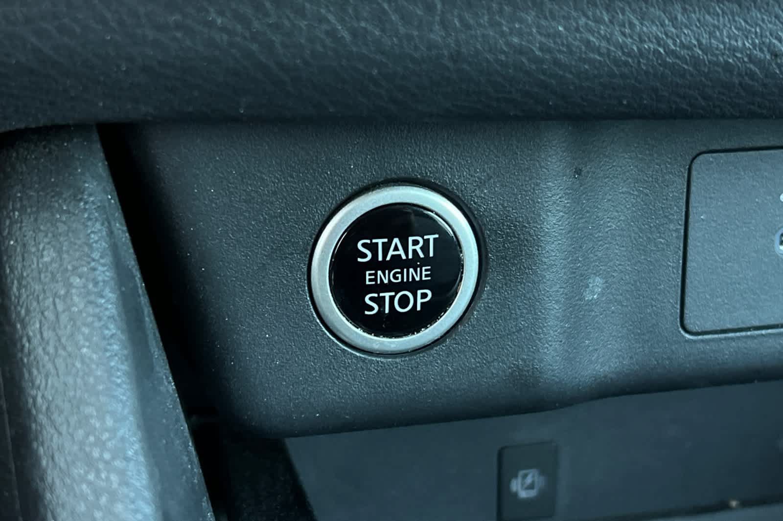 Used 2023 Nissan Rogue SV FWD image 23