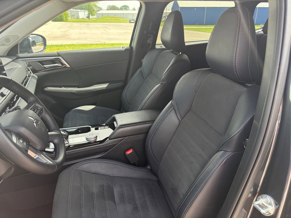 Used 2025 Mitsubishi Outlander SE AWD/4WD image 11