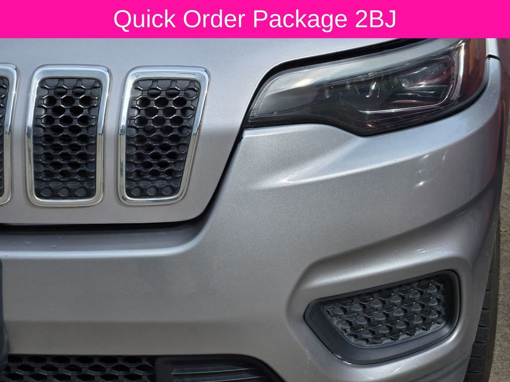 Used 2021 Jeep Cherokee Latitude FWD image 6