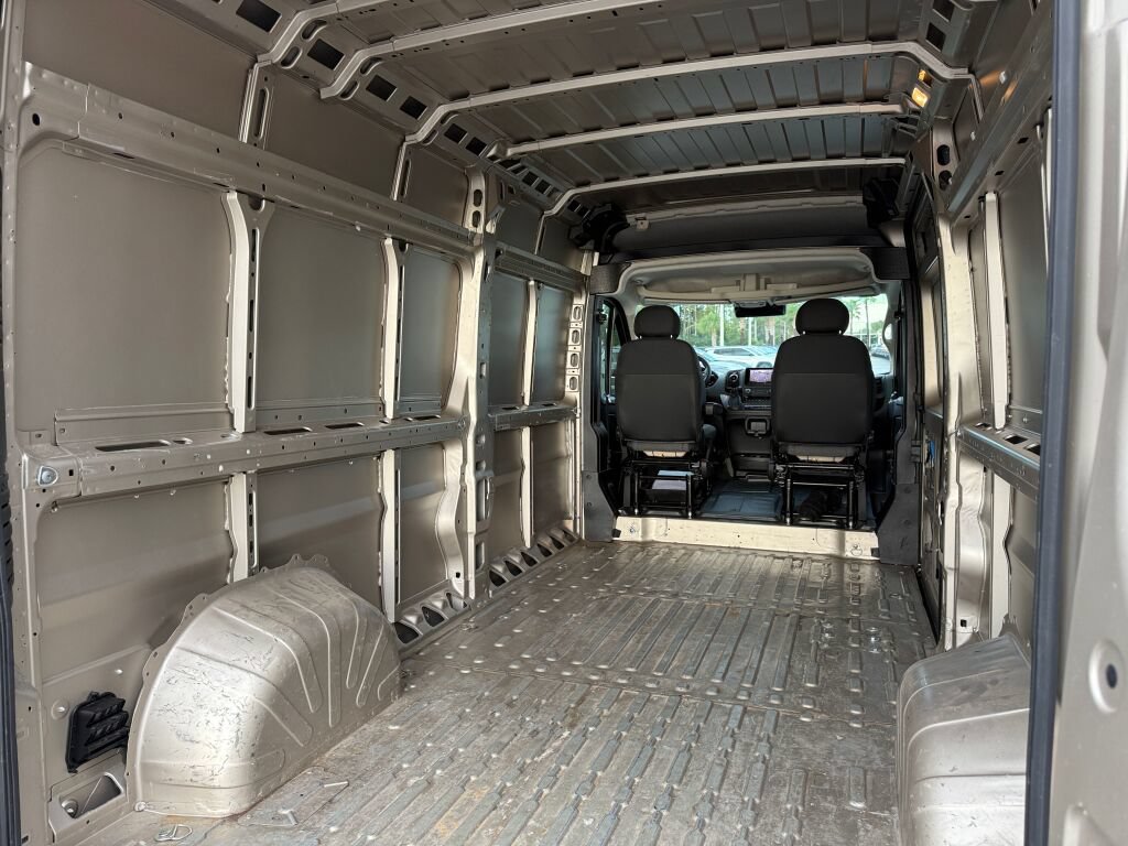 Used 2023 RAM ProMaster 2500 w/ Convenience Group FWD image 16