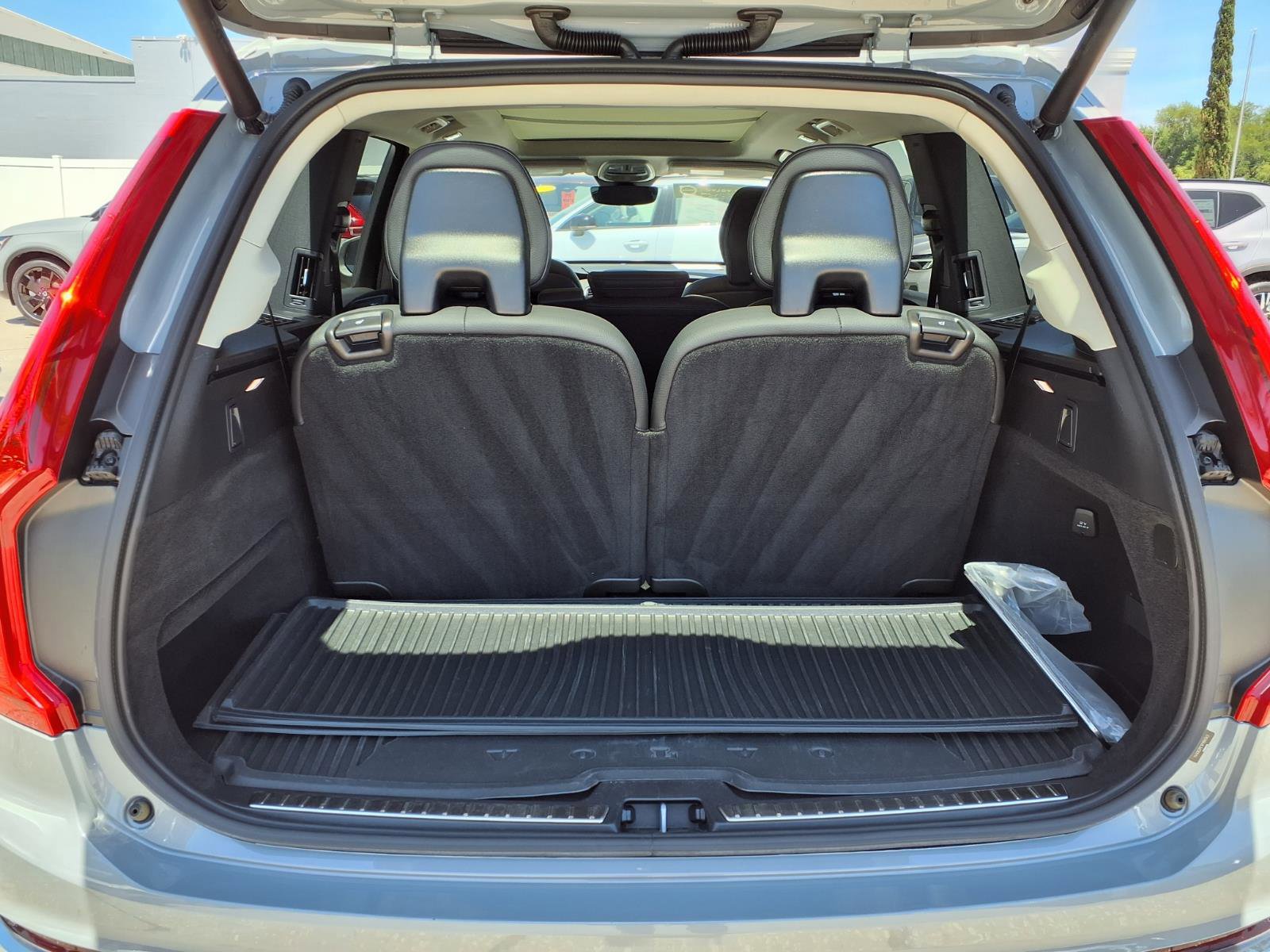 Certified 2024 Volvo XC90 B6 Plus image 18