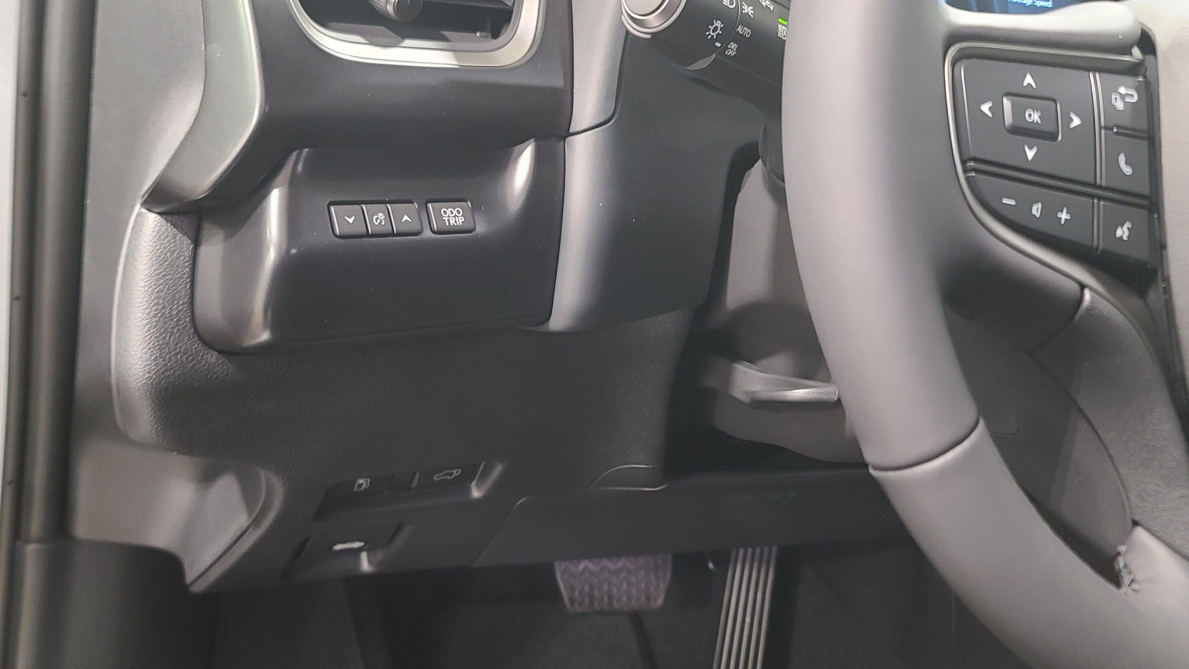 New 2026 Lexus UX 300h AWD image 17