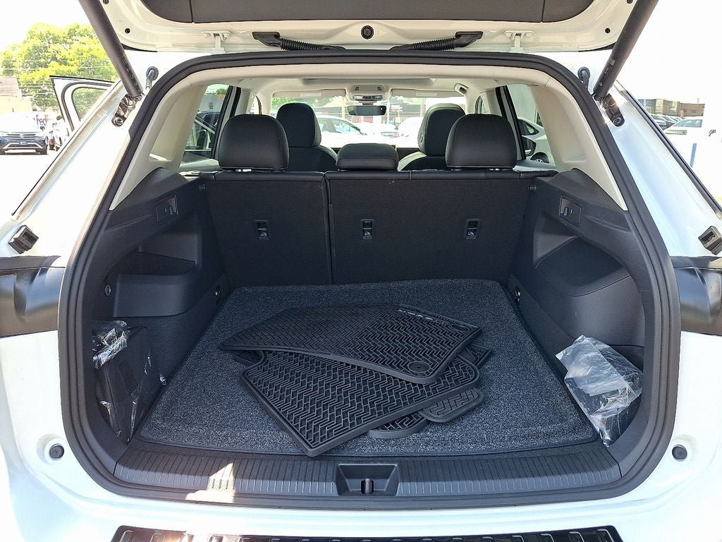 Used 2026 Volkswagen Tiguan SE w/ Panoramic Sunroof Package AWD/4WD image 28