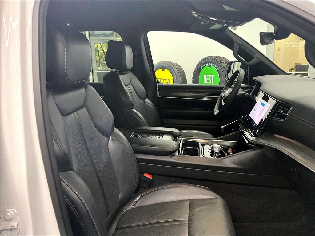 Used 2024 Jeep Wagoneer L Series III w/ Flexible Seating Group image 11