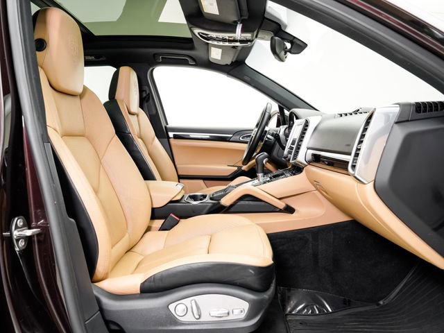 Used 2017 Porsche Cayenne Platinum Edition AWD/4WD image 25