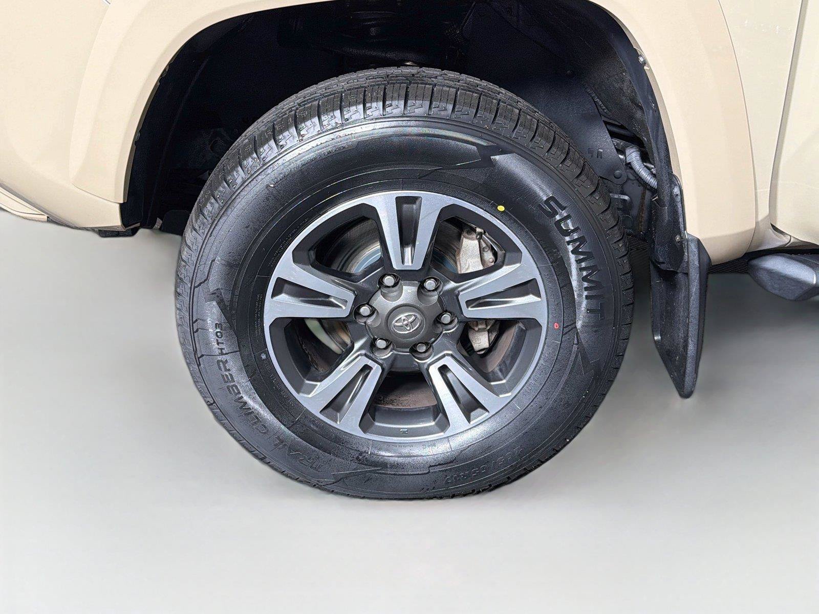 Used 2019 Toyota Tacoma TRD Sport AWD/4WD image 31