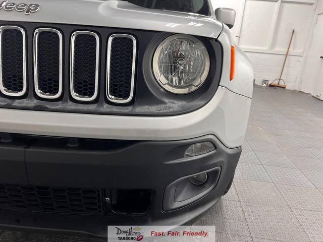 Used 2017 Jeep Renegade Latitude FWD image 13