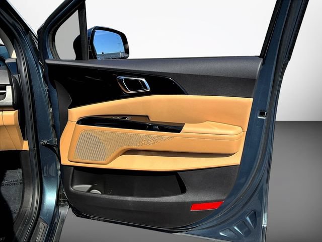 Certified 2023 Kia Carnival EX FWD image 31