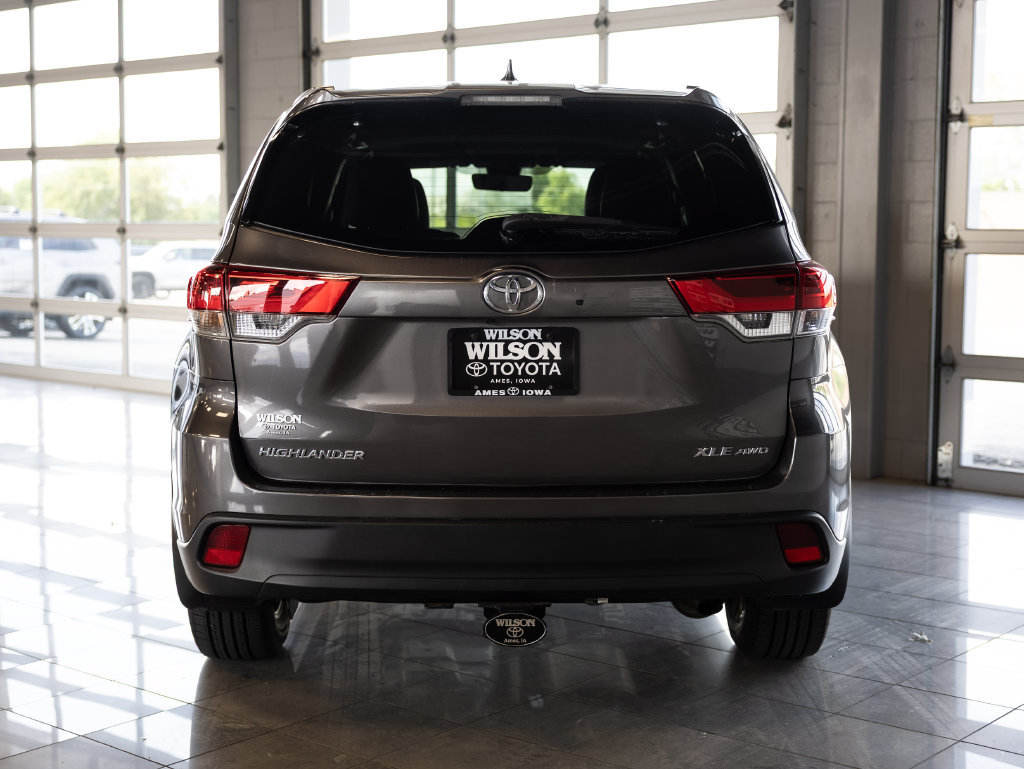 Used 2017 Toyota Highlander XLE AWD/4WD image 4