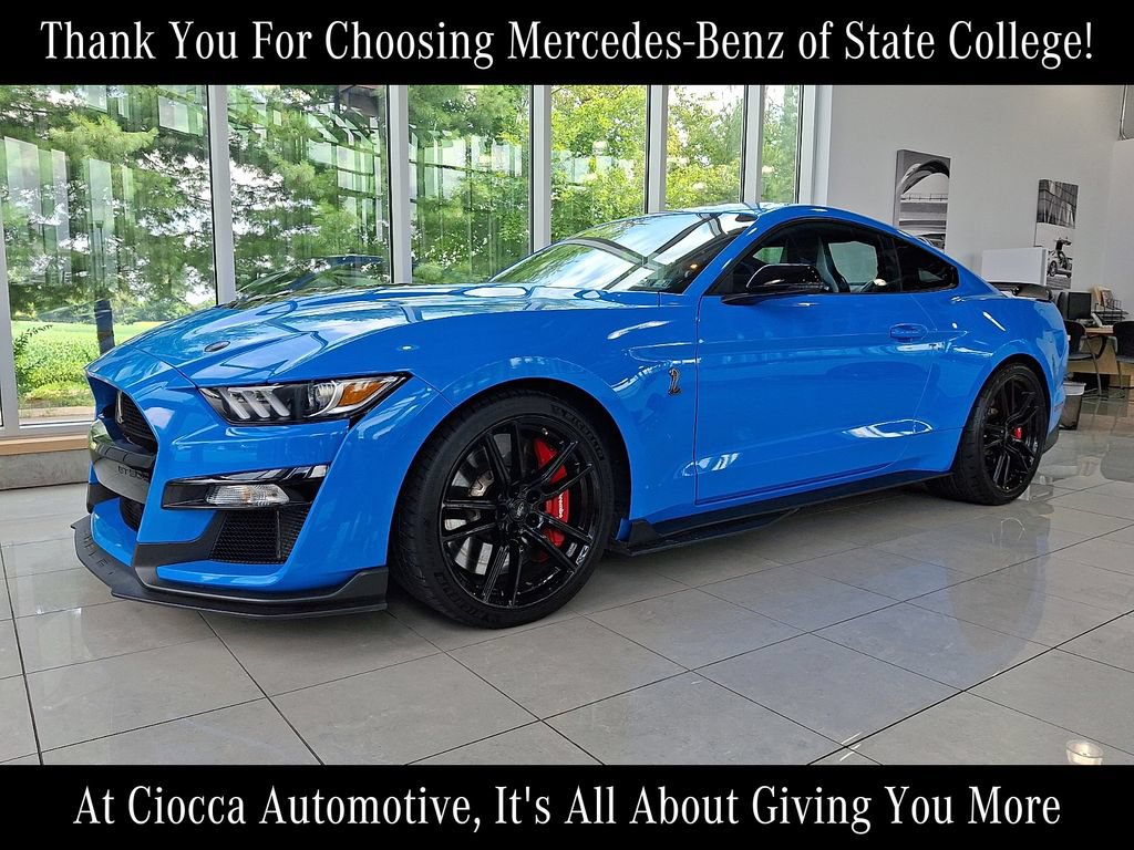 Used 2022 Ford Mustang Shelby GT500 w/ Technology Package RWD image 3