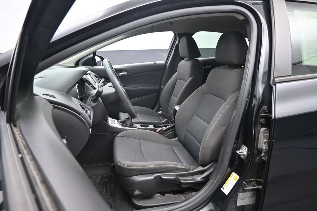 Used 2017 Chevrolet Cruze LS FWD image 20
