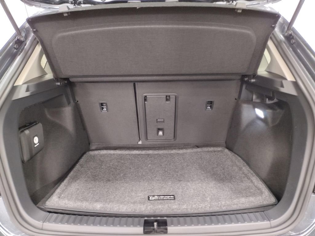 New 2025 Volkswagen Taos SEL image 17