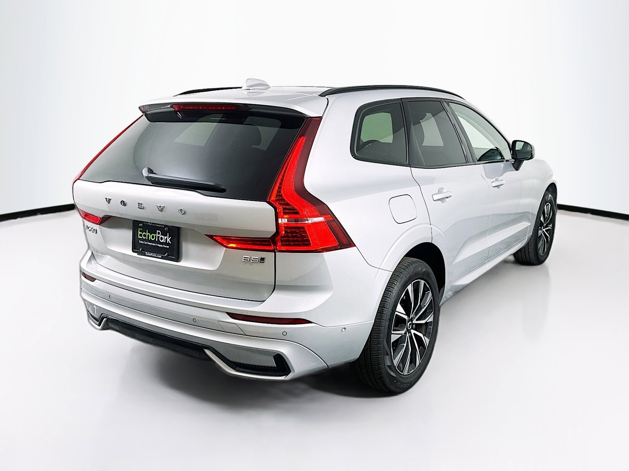 Used 2025 Volvo XC60 B5 Plus image 9